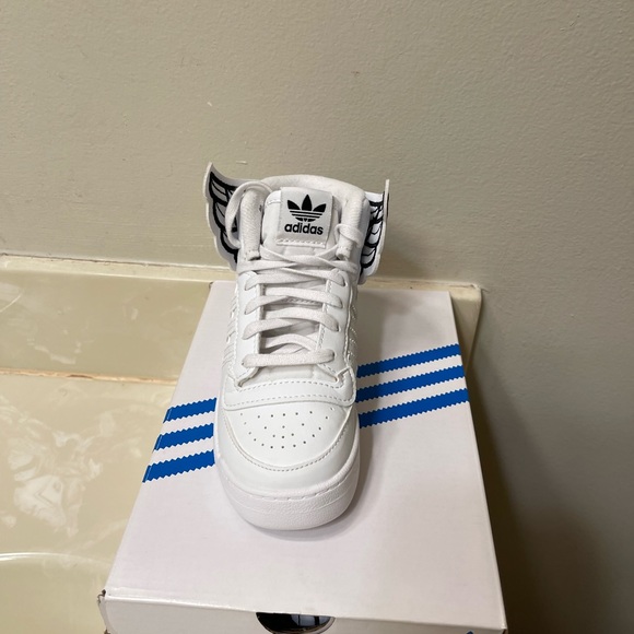 Toddler adidas sneakers size 9C white and black - Picture 3 of 5